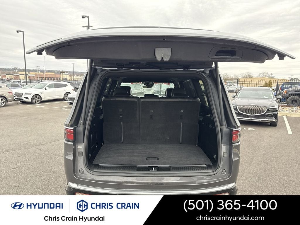 2023 Jeep Wagoneer Base