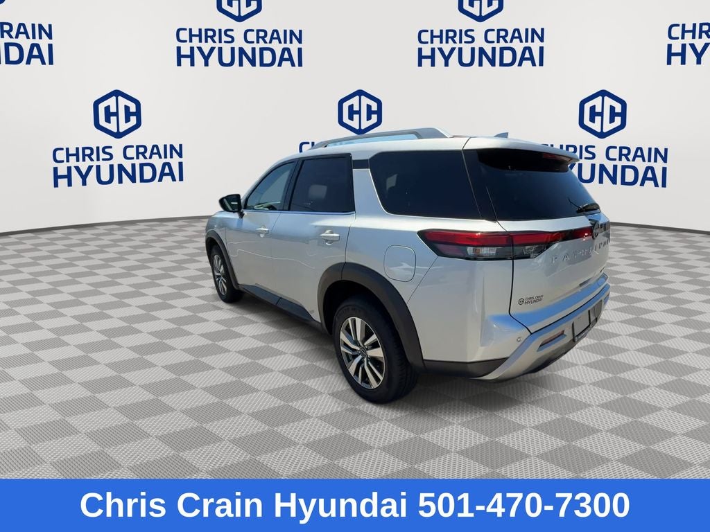 2025 Nissan Pathfinder SL