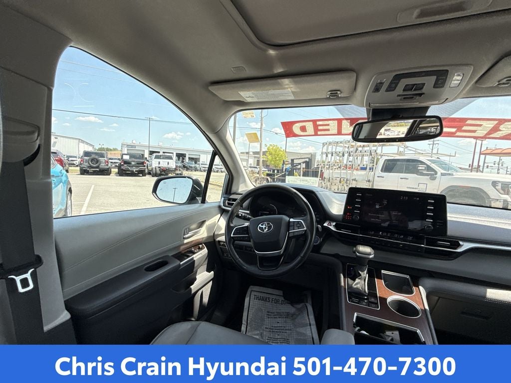 2024 Toyota Sienna XLE 8 Passenger