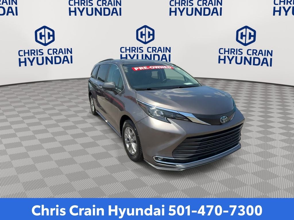 2024 Toyota Sienna XLE 8 Passenger