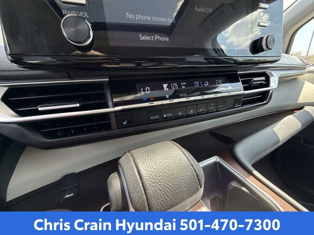 2024 Toyota Sienna XLE 8 Passenger