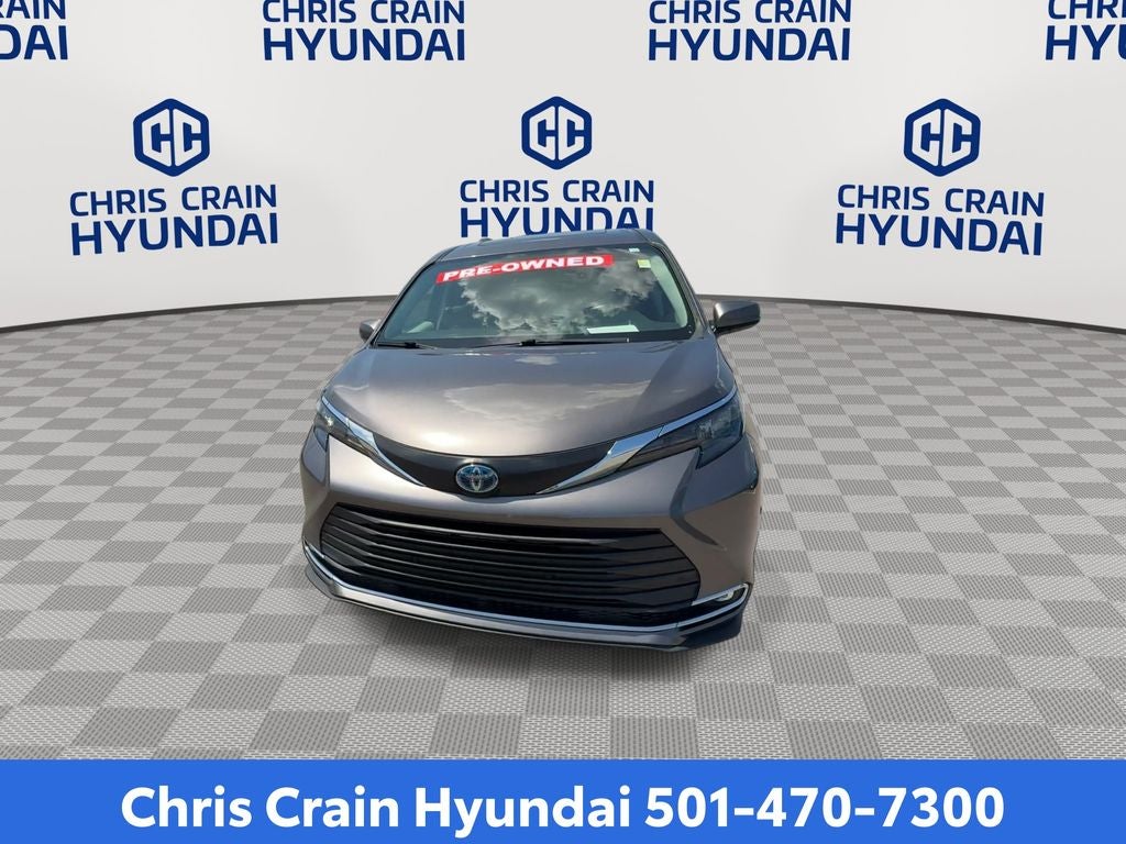 2024 Toyota Sienna XLE 8 Passenger