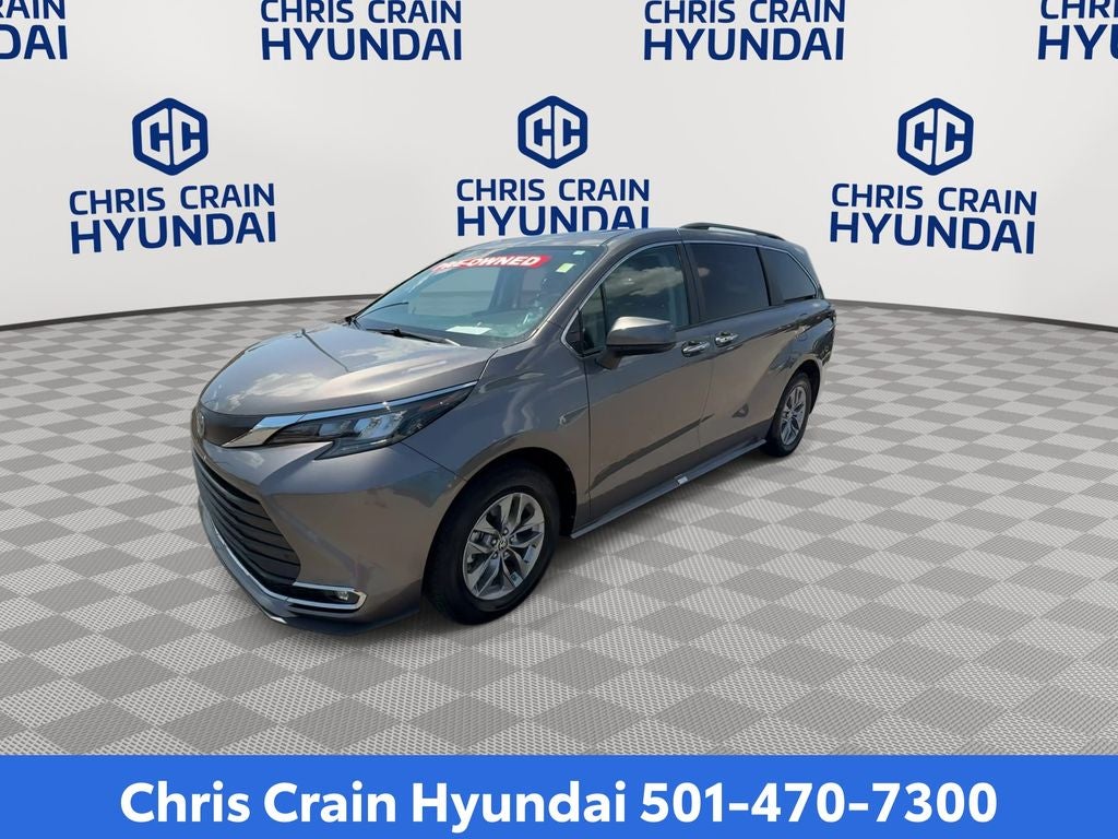 2024 Toyota Sienna XLE 8 Passenger