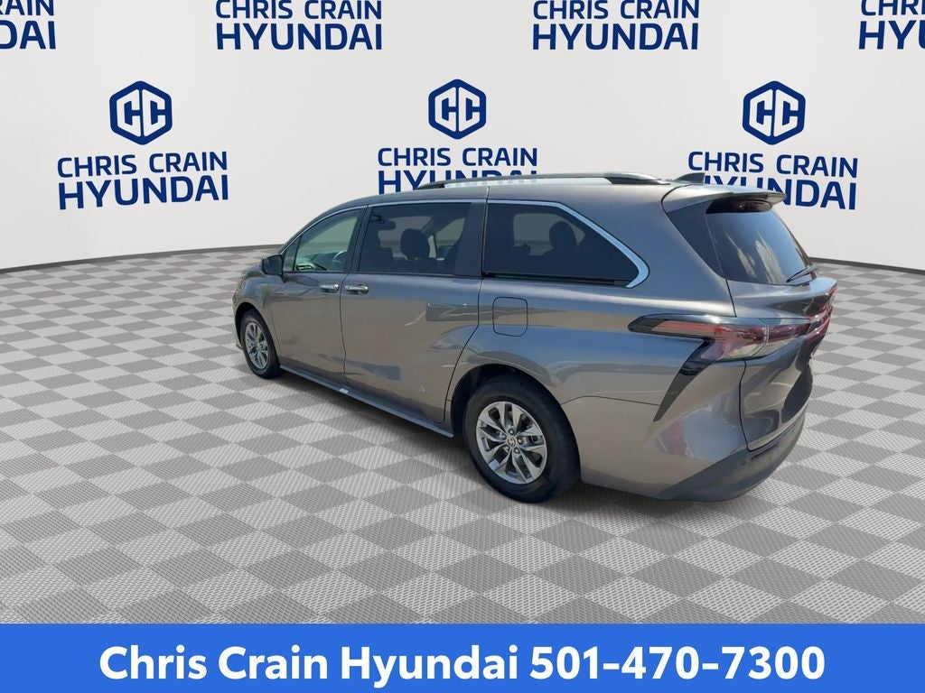 2024 Toyota Sienna XLE 8 Passenger