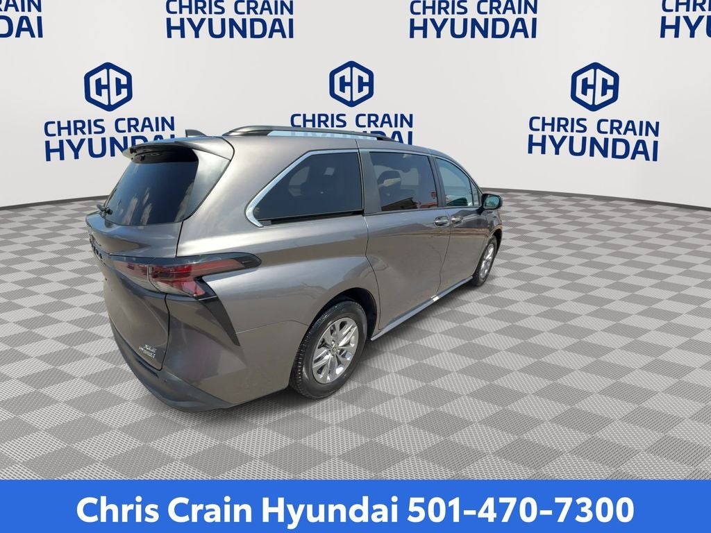 2024 Toyota Sienna XLE 8 Passenger