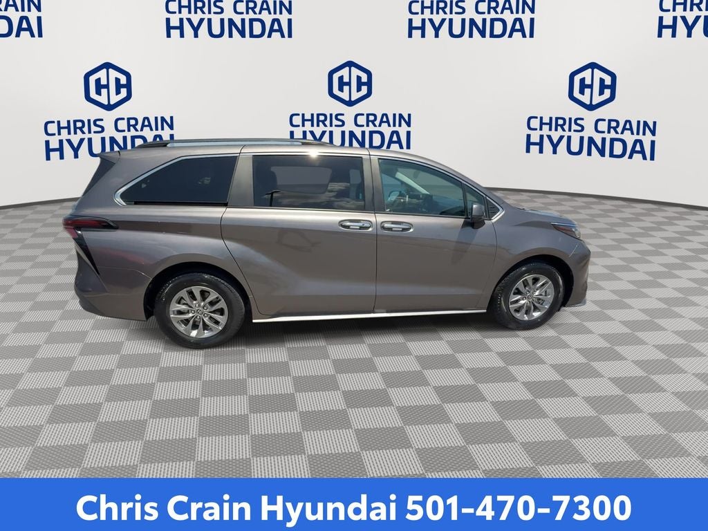 2024 Toyota Sienna XLE 8 Passenger