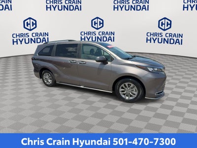 2024 Toyota Sienna XLE 8 Passenger