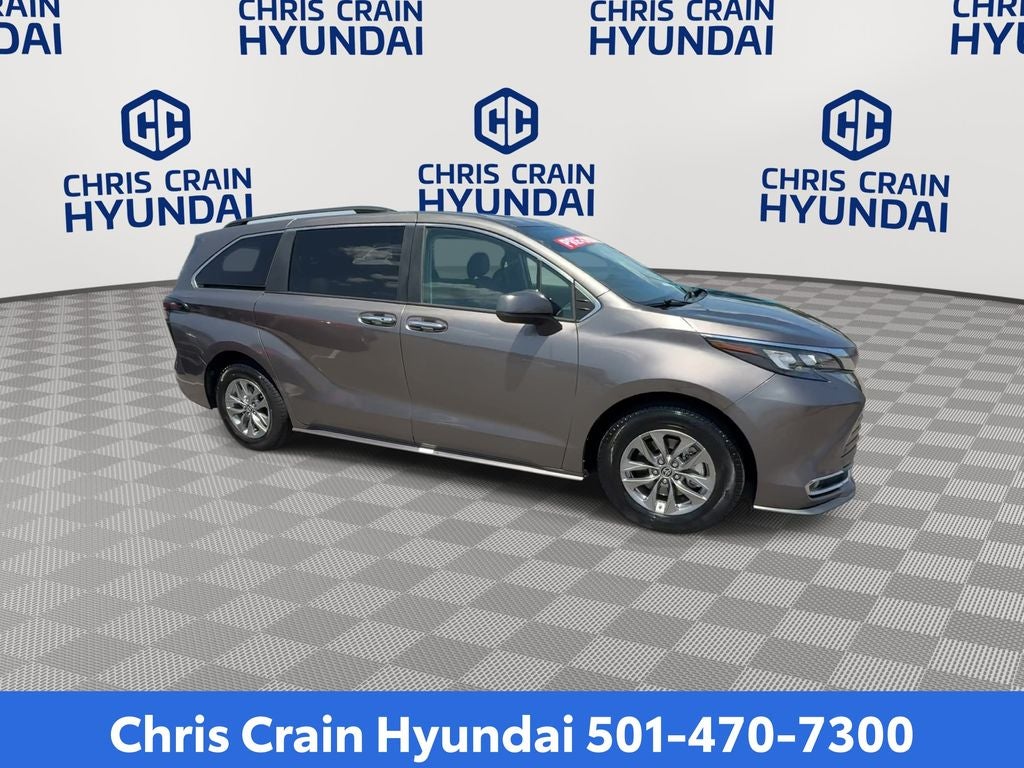 2024 Toyota Sienna XLE 8 Passenger