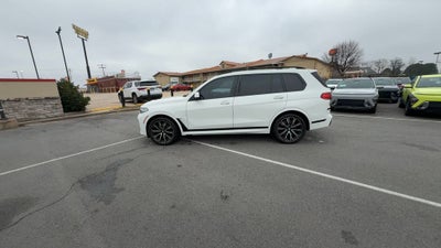 2022 BMW X7 M50i