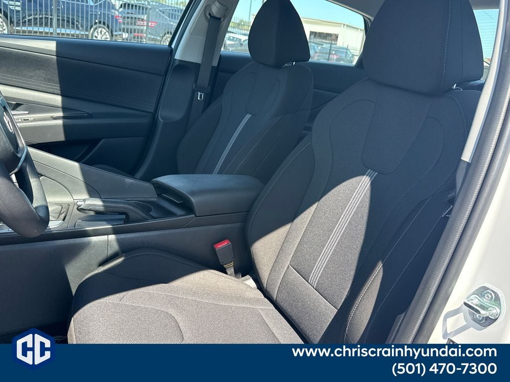 2025 Hyundai Elantra SE