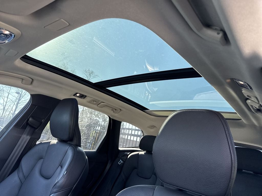 2021 Volvo XC60 T5 Momentum