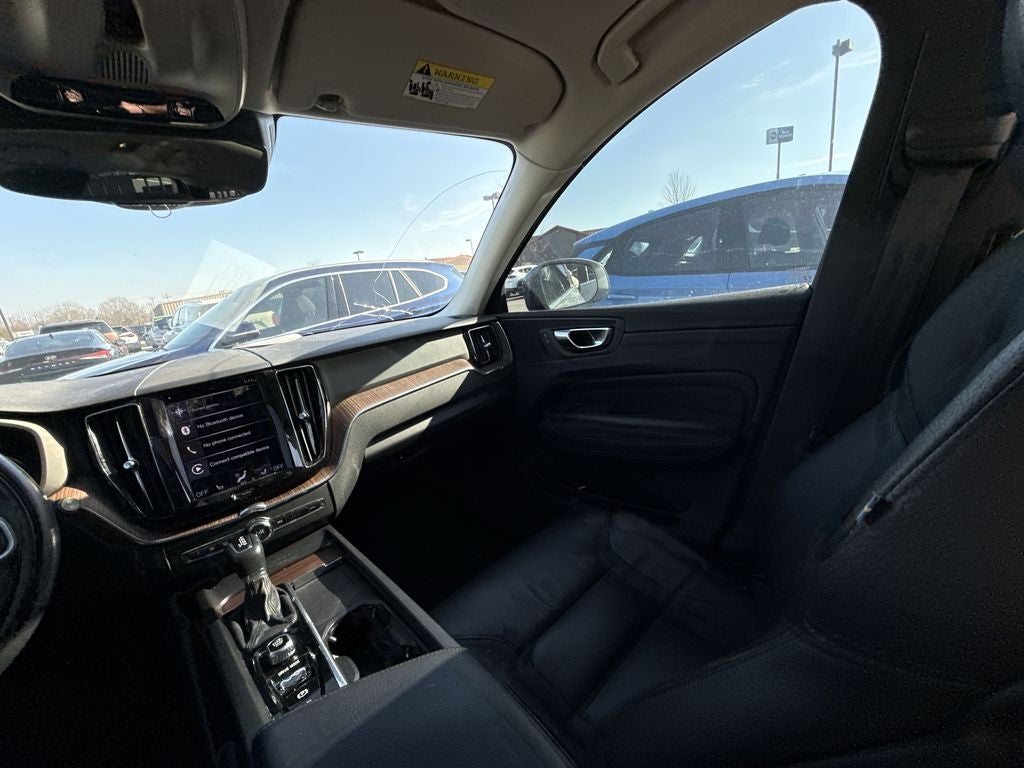 2021 Volvo XC60 T5 Momentum
