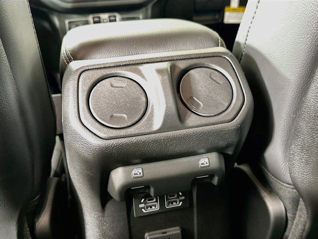 2027 Jeep Wrangler WRANGLER 4-DOOR SAHARA