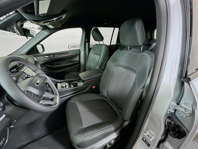 2025 Jeep Grand Cherokee GRAND CHEROKEE LAREDO 4X2