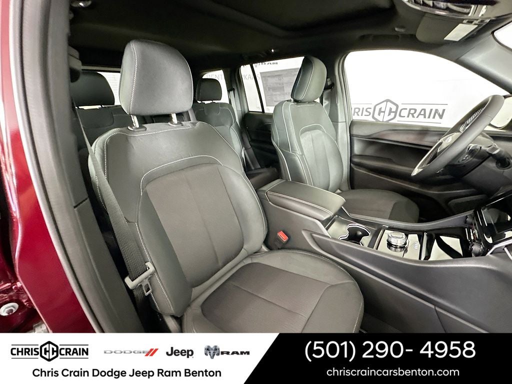 2025 Jeep Grand Cherokee GRAND CHEROKEE LAREDO X 4X2