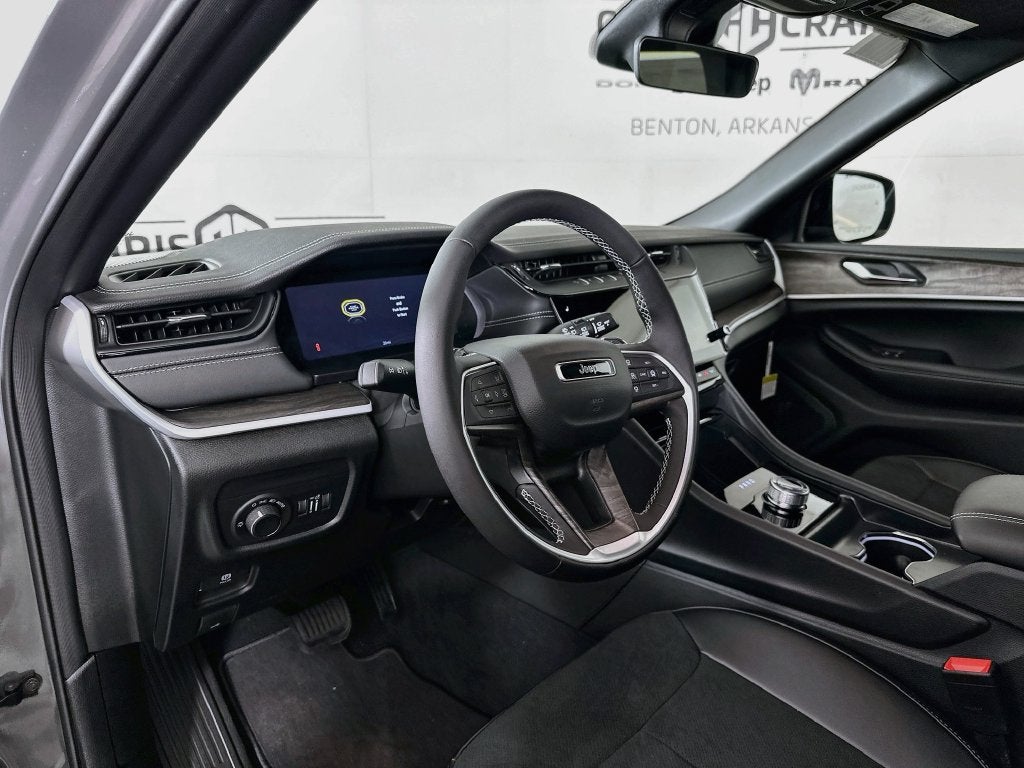 2027 Jeep Grand Cherokee Laredo Altitude