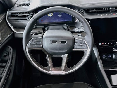 2027 Jeep Grand Cherokee Laredo Altitude