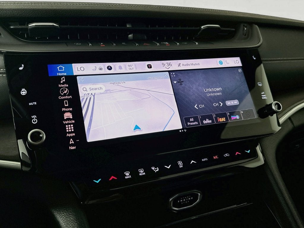 2027 Jeep Grand Cherokee Laredo Altitude