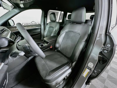 2027 Jeep Grand Cherokee Laredo Altitude
