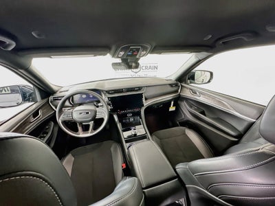 2027 Jeep Grand Cherokee Laredo Altitude