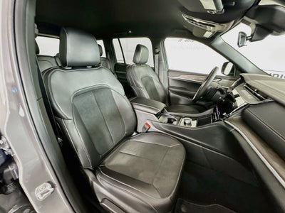 2027 Jeep Grand Cherokee Laredo Altitude