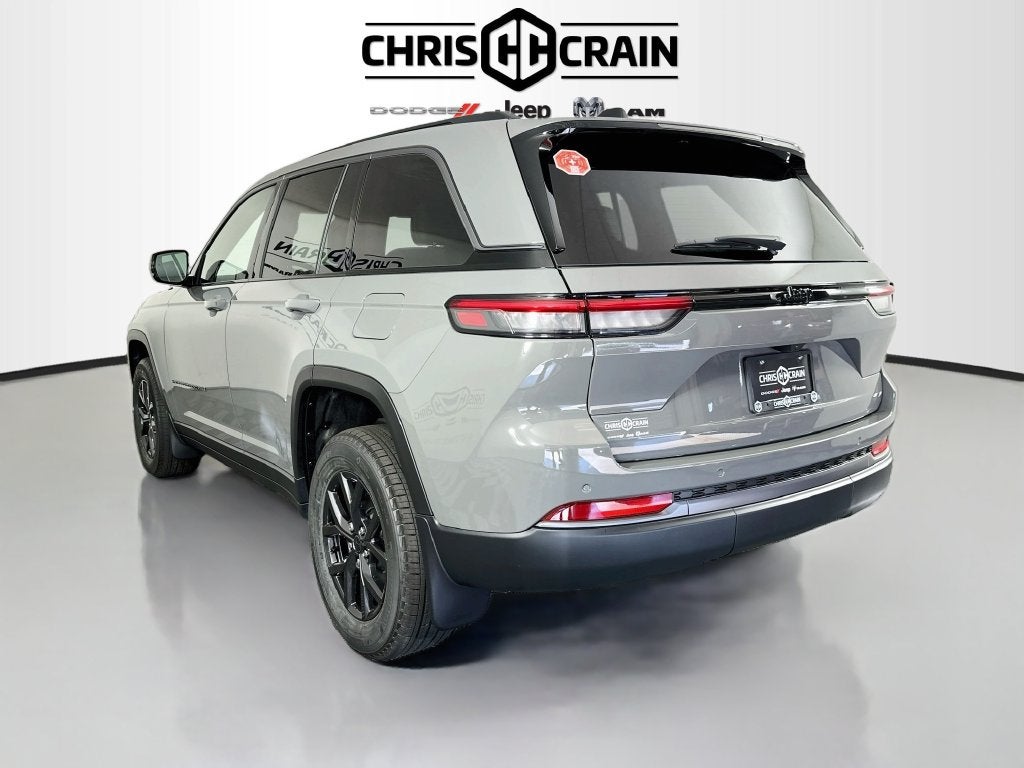 2027 Jeep Grand Cherokee Laredo Altitude