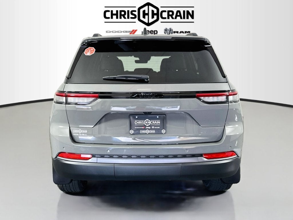 2027 Jeep Grand Cherokee Laredo Altitude
