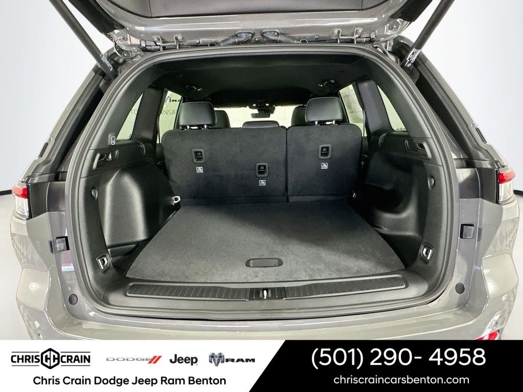2027 Jeep Grand Cherokee Laredo Altitude