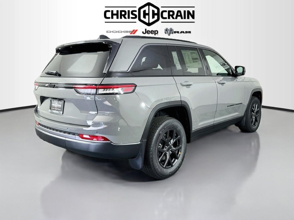 2027 Jeep Grand Cherokee Laredo Altitude