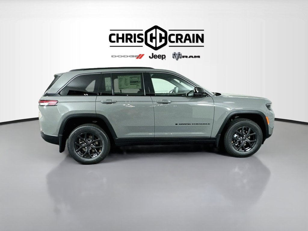 2027 Jeep Grand Cherokee Laredo Altitude