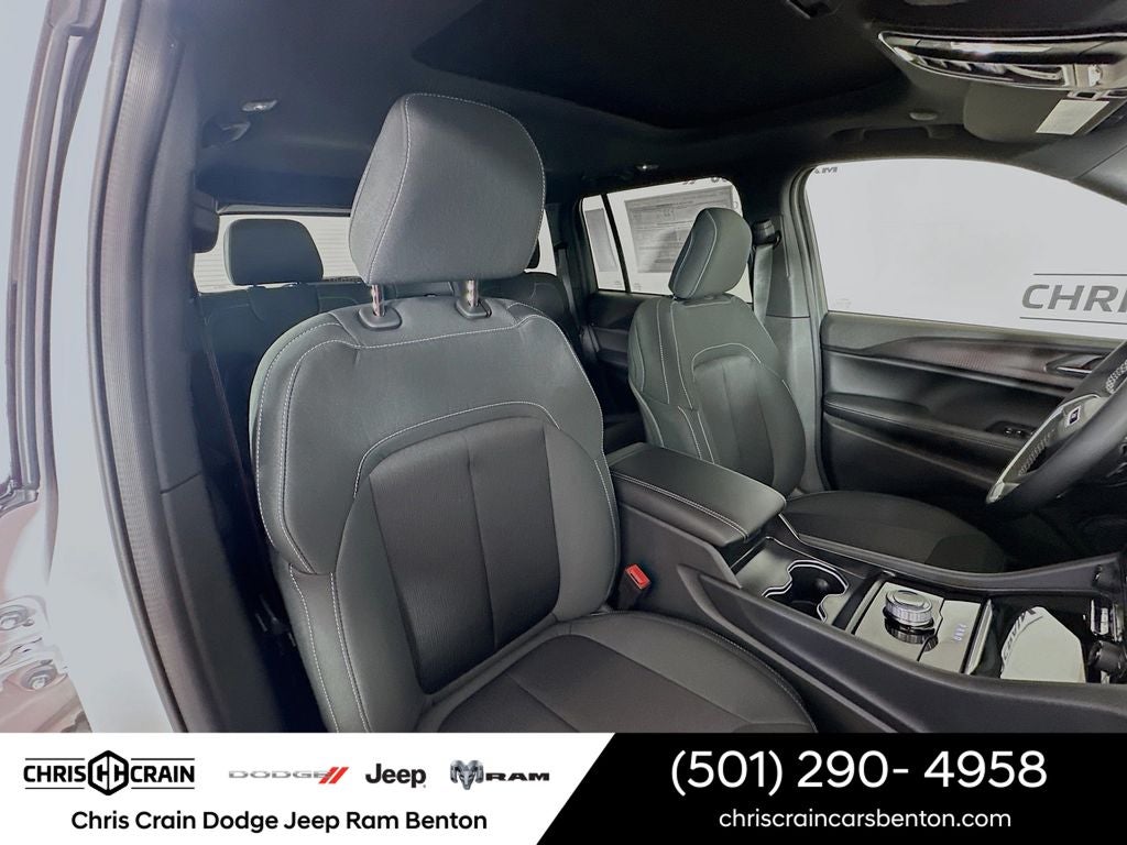 2025 Jeep Grand Cherokee GRAND CHEROKEE LAREDO X 4X4