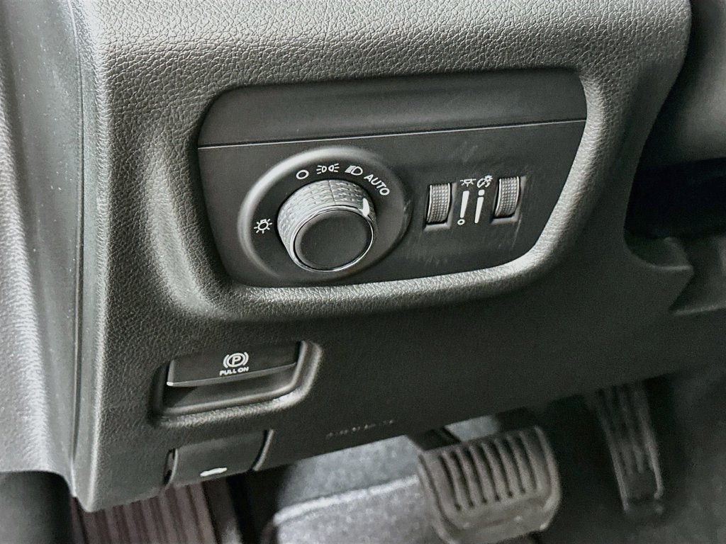 2027 Jeep Grand Cherokee GRAND CHEROKEE LAREDO 4X4