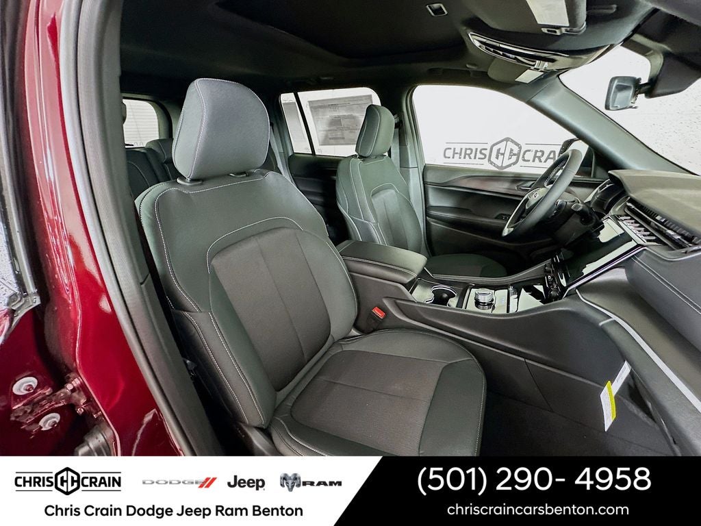 2025 Jeep Grand Cherokee GRAND CHEROKEE LAREDO X 4X4