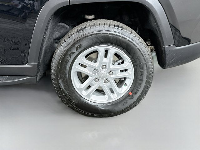 2025 Jeep Grand Cherokee GRAND CHEROKEE LAREDO 4X4