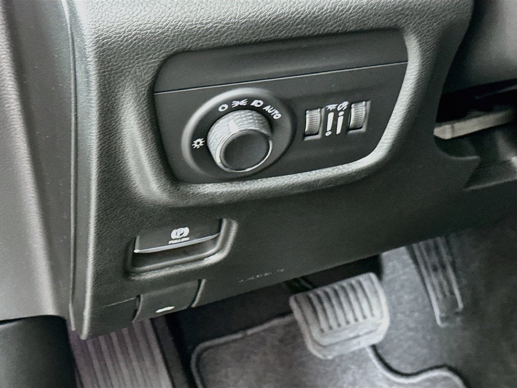 2027 Jeep Grand Cherokee GRAND CHEROKEE LAREDO 4X4