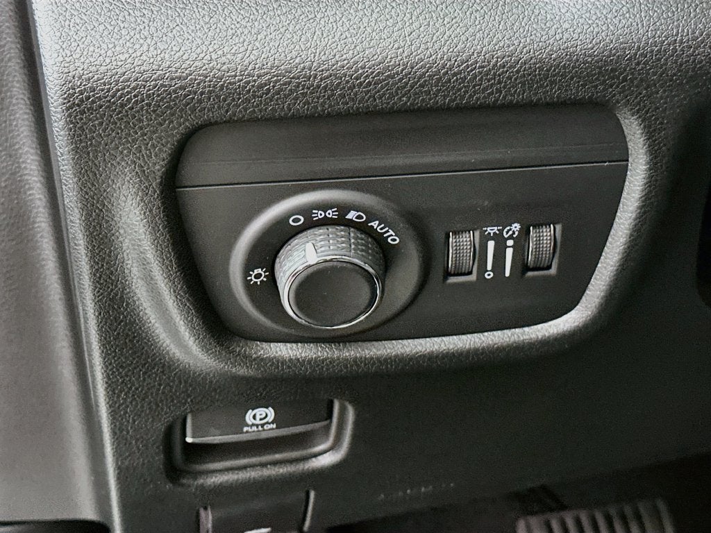 2027 Jeep Grand Cherokee GRAND CHEROKEE LAREDO 4X4