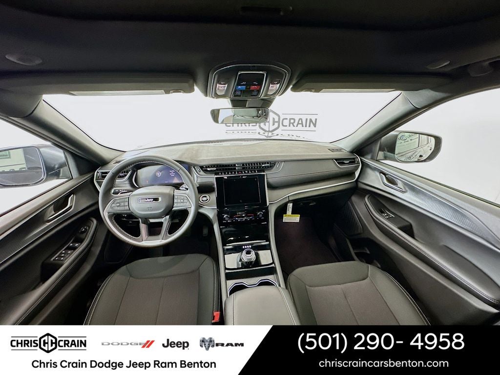 2025 Jeep Grand Cherokee GRAND CHEROKEE LAREDO X 4X4