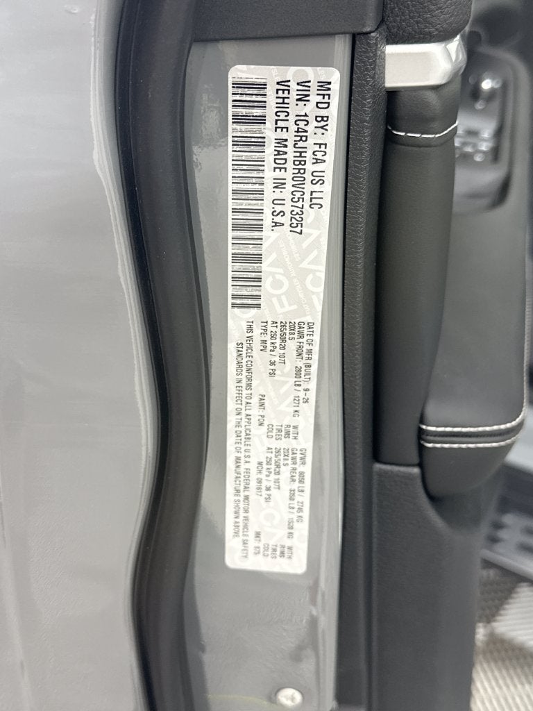 2027 Jeep Grand Cherokee GRAND CHEROKEE LIMITED RESERVE 4X4