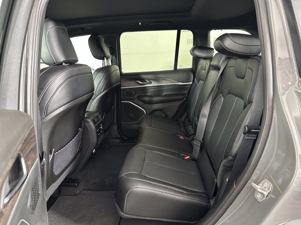 2027 Jeep Grand Cherokee GRAND CHEROKEE LIMITED RESERVE 4X4