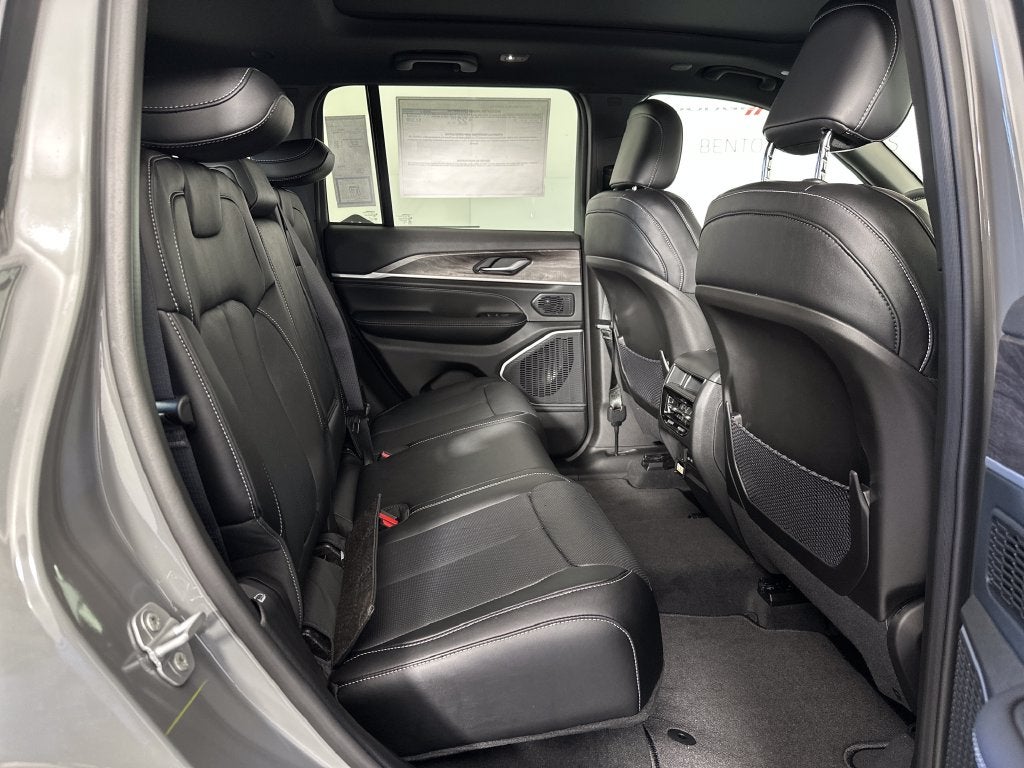 2027 Jeep Grand Cherokee GRAND CHEROKEE LIMITED RESERVE 4X4