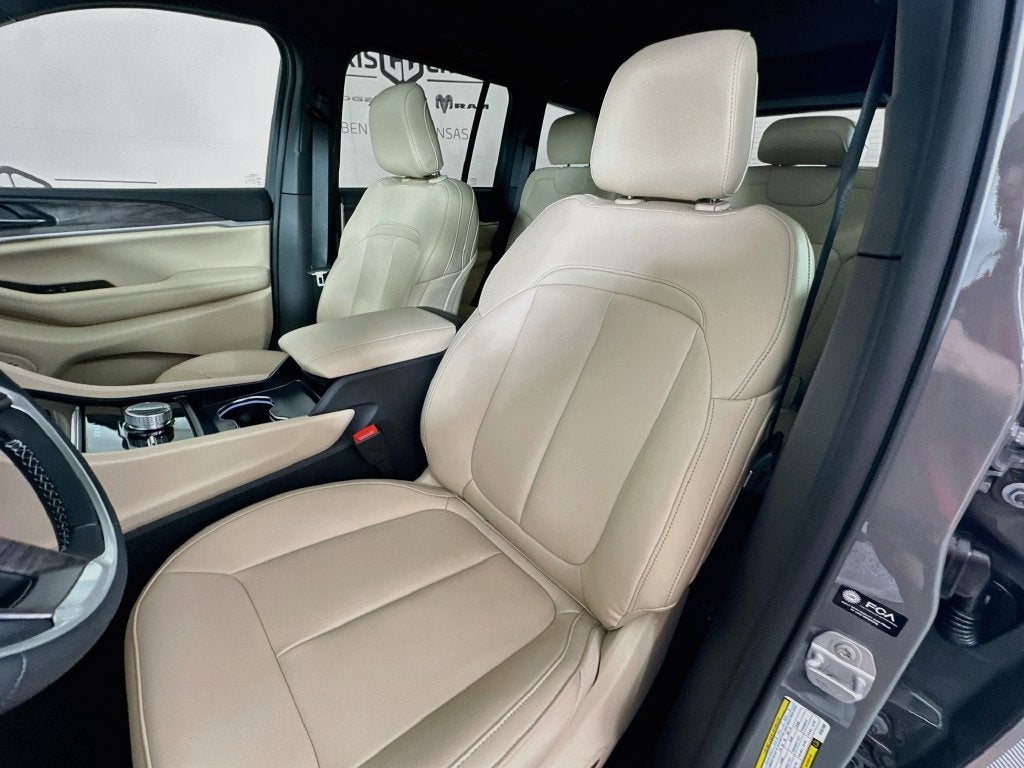 2027 Jeep Grand Cherokee GRAND CHEROKEE LIMITED 4X4