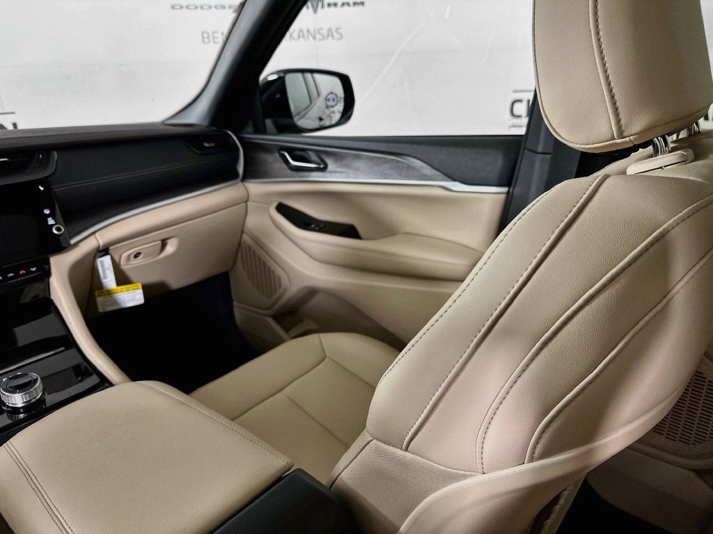 2027 Jeep Grand Cherokee GRAND CHEROKEE LIMITED 4X4