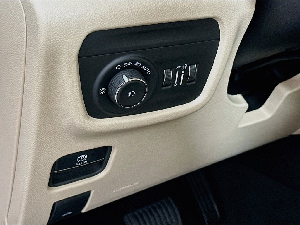 2027 Jeep Grand Cherokee GRAND CHEROKEE LIMITED 4X4