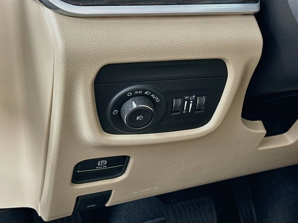 2027 Jeep Grand Cherokee GRAND CHEROKEE LIMITED 4X4