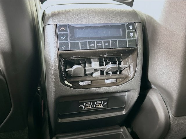 2025 Jeep Grand Cherokee GRAND CHEROKEE L LAREDO X 4X2