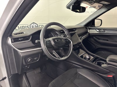 2023 Jeep Grand Cherokee L Altitude 4x2