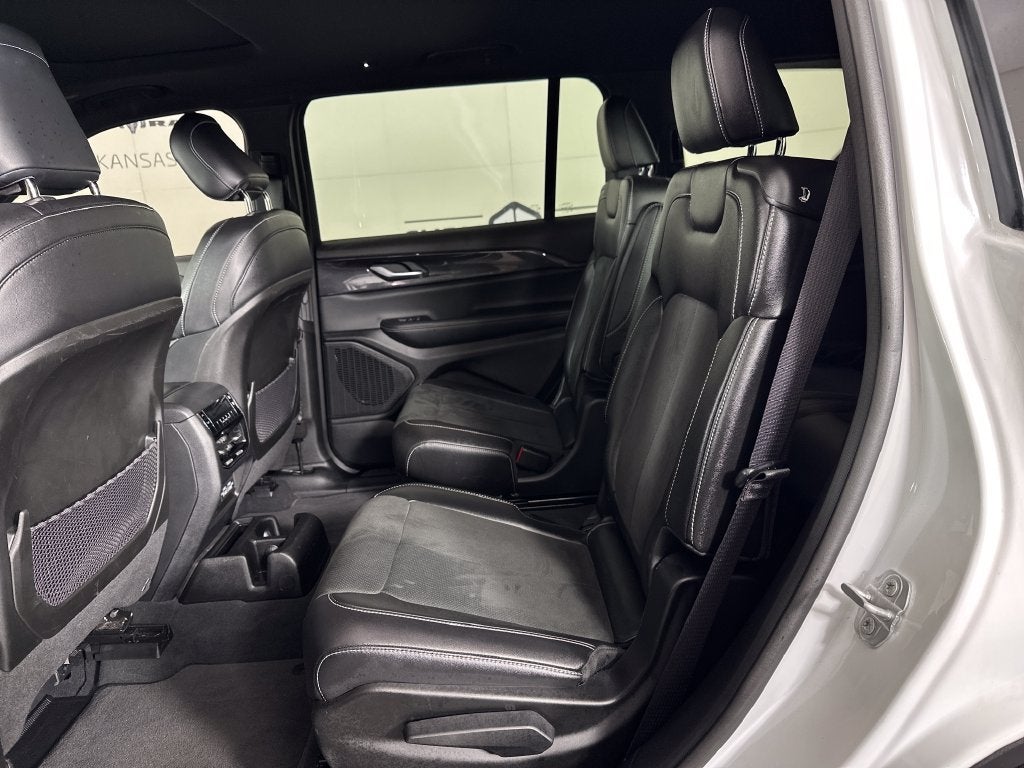 2023 Jeep Grand Cherokee L Altitude 4x2
