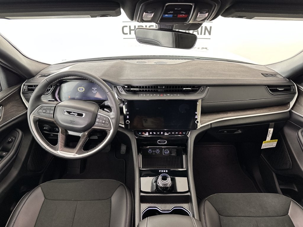 2027 Jeep Grand Cherokee GRAND CHEROKEE L LAREDO ALTITUDE 4X2