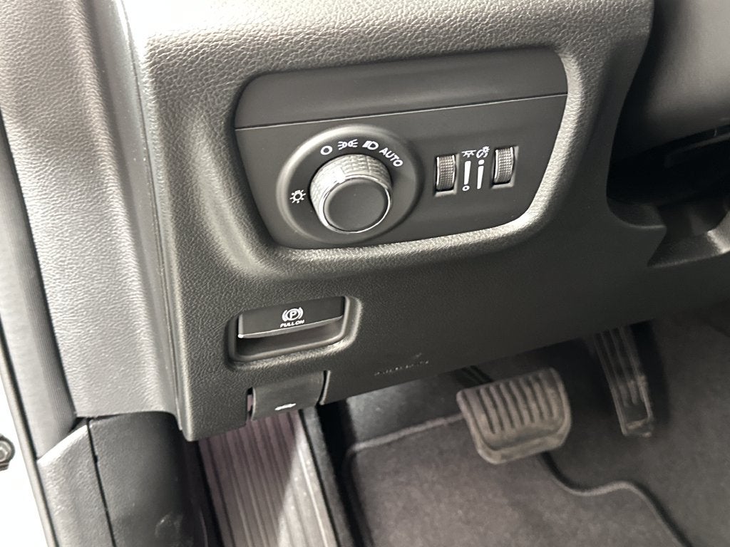 2027 Jeep Grand Cherokee GRAND CHEROKEE L LAREDO ALTITUDE 4X2