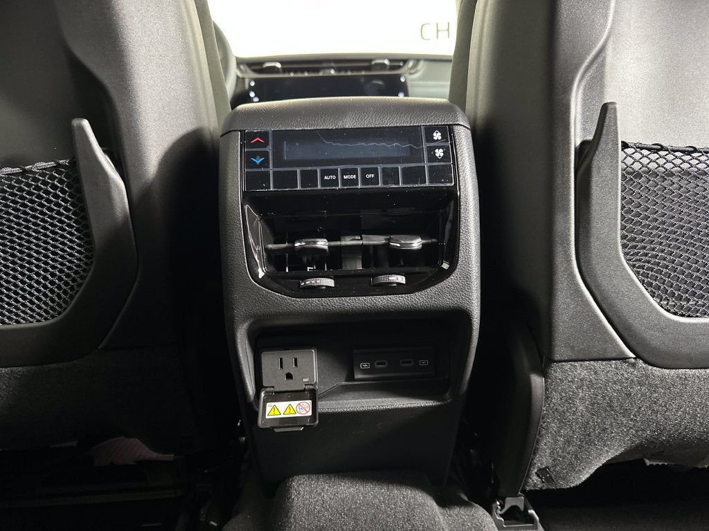 2027 Jeep Grand Cherokee GRAND CHEROKEE L LAREDO ALTITUDE 4X2